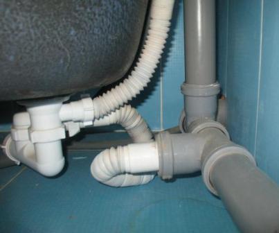 Как поменять канализационные трубы в квартире? Рассказываем.