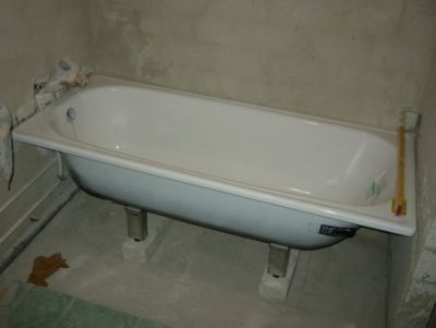 Как производится установка стальной ванны своими руками: пошаговая инструкция